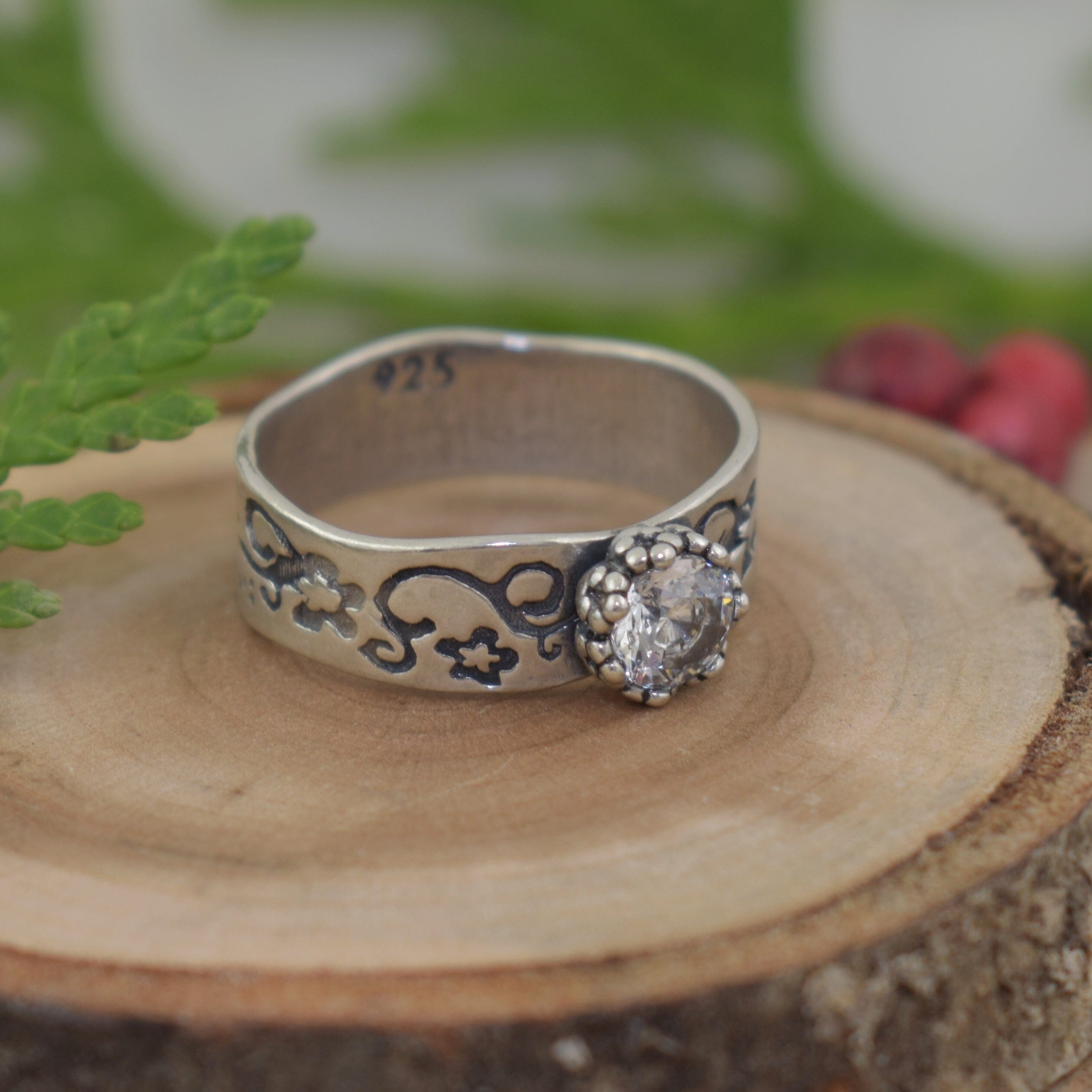 .925 sterling silver ring featuring CZ stone and floral etching