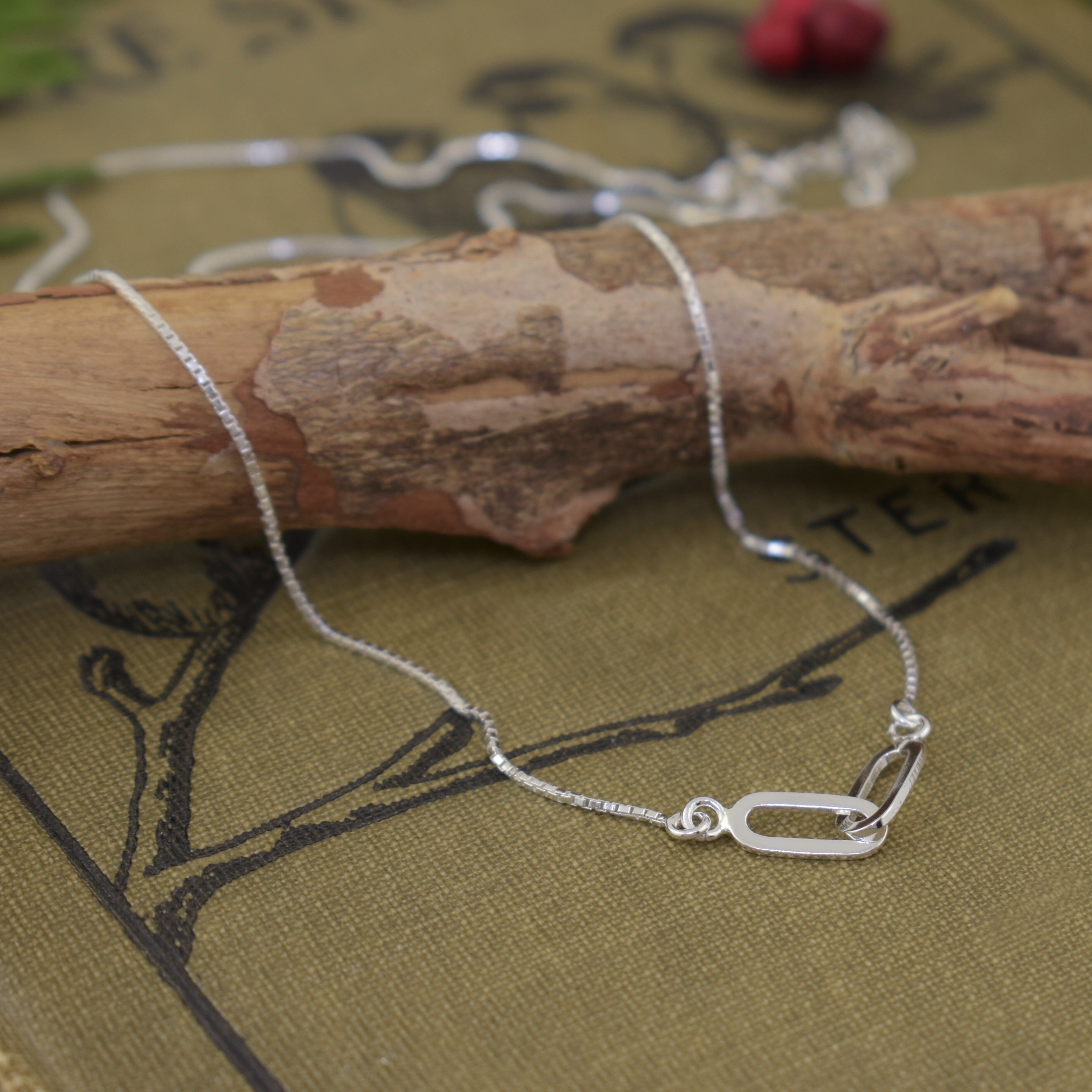 Sterling silver intertwined link necklace 