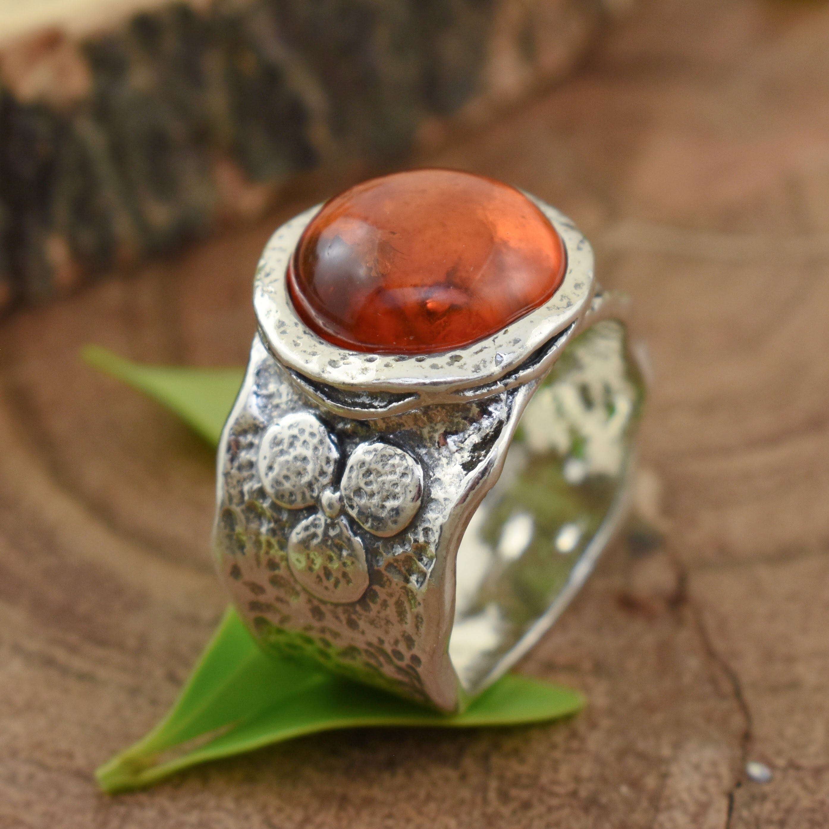 Wide band ring Amber Glow with floral detail