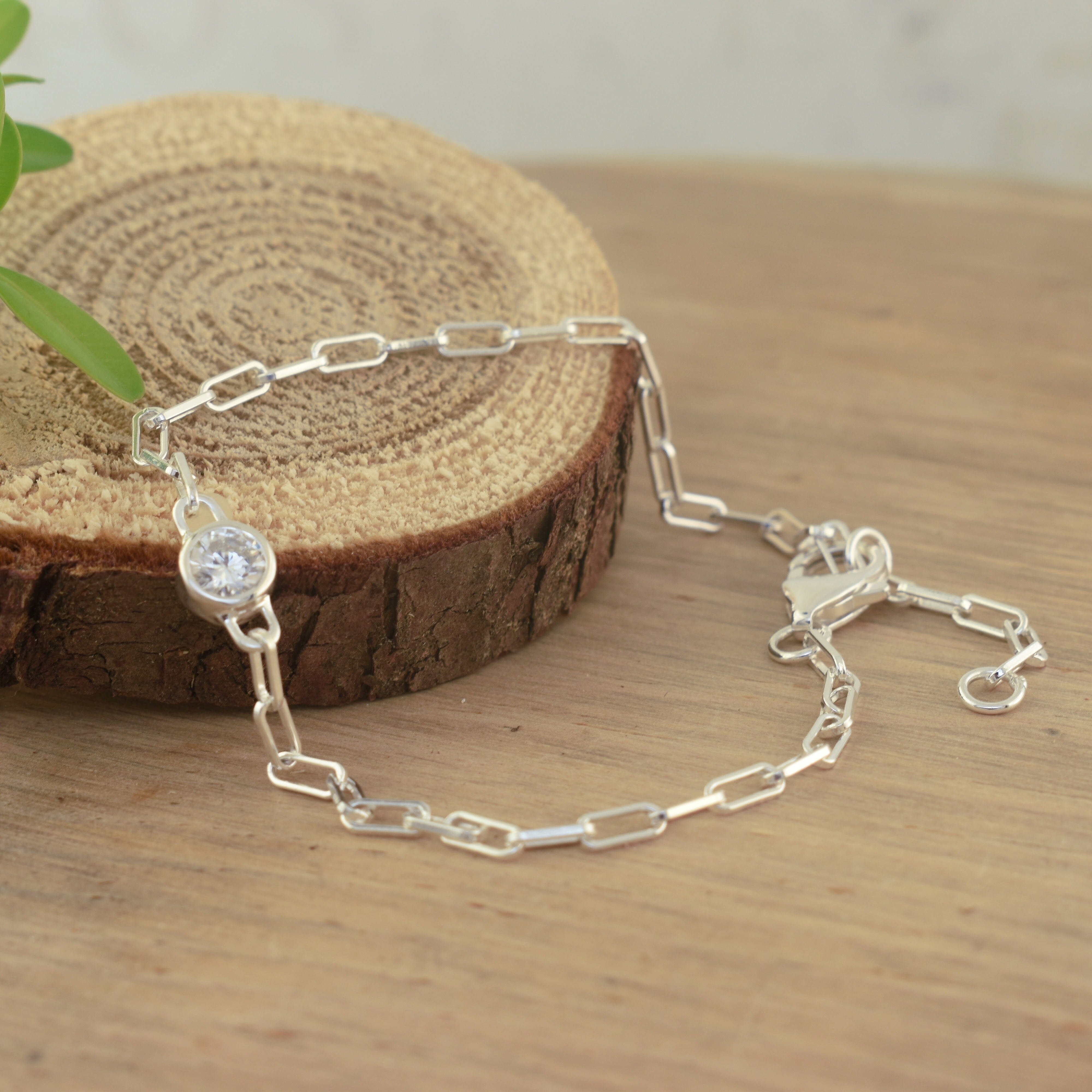 Trendy paperclip bracelet with cz stone