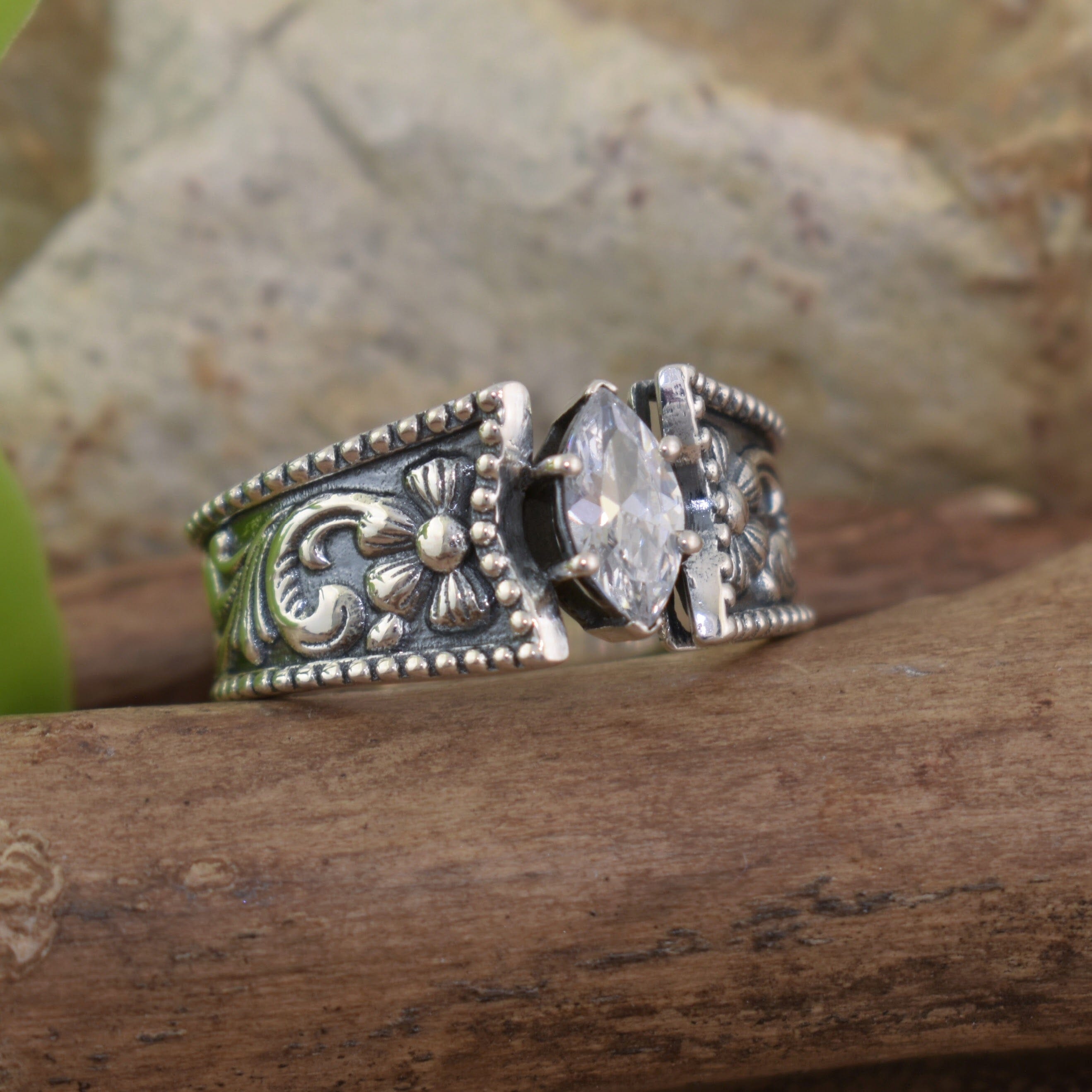 .925 sterling silver vintage-inspired ring with cz marquee stone